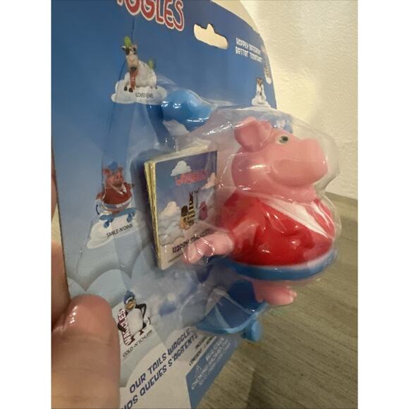 Waggles Figurine Toy and Accessories Smile-n'oink Ages 3+ Pig Skateboard - Picture 4 of 15